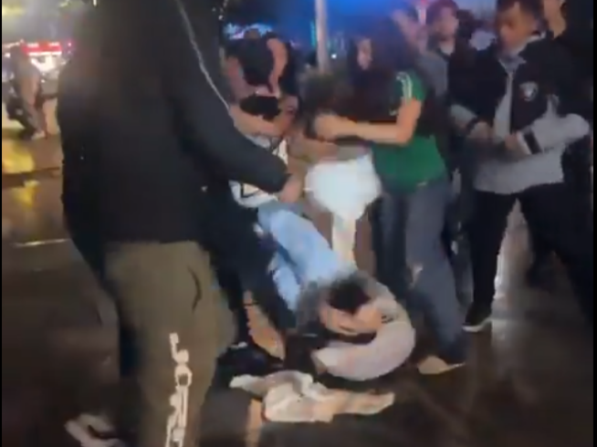 Riñas y un herido hospitalizado ensombrecen el postpartido de México en la Avenida Juárez