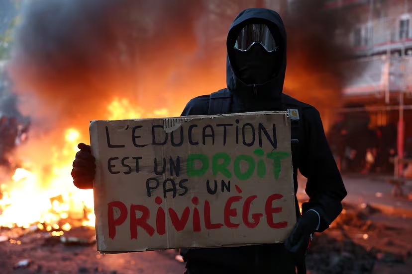 "Día de furia" sacude a Francia: Cerca de 800 mil manifestantes, 400 detenidos e incendios en varias ciudades