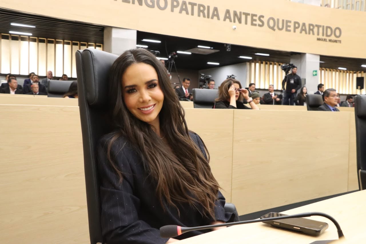 Reaparece Graciela Palomares en el Congreso de Puebla; justifica comentarios y denuncia linchamiento mediático