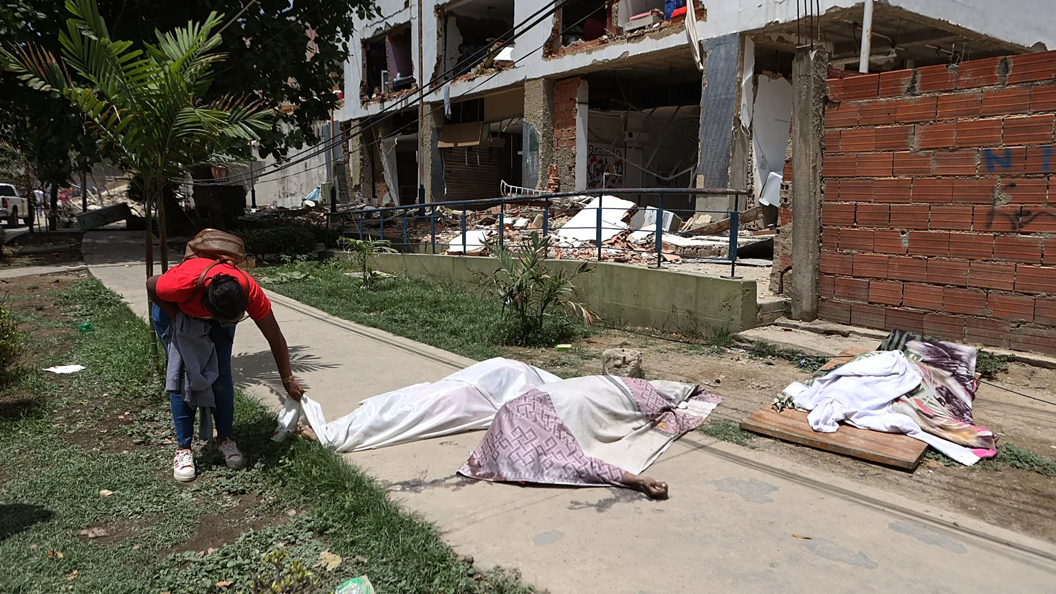 Suman 1,719 muertos por terremotos en Venezuela; continúan búsquedas entre los escombros
