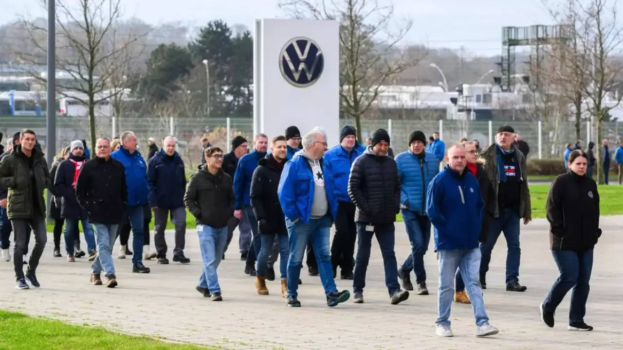 Trabajadores de Volkswagen se inclinarían por aprobar aumento salarial de 8.24% en Puebla aún con reservas