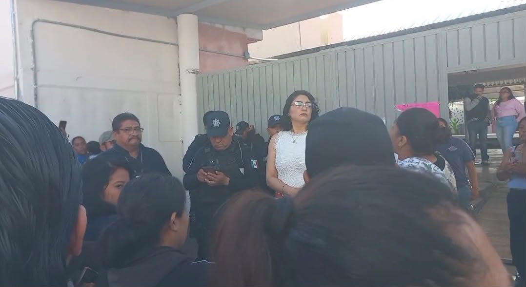 Protestan padres en Tepeojuma por agresiones sexuales a menores de 9 años en la primaria Miguel Hidalgo