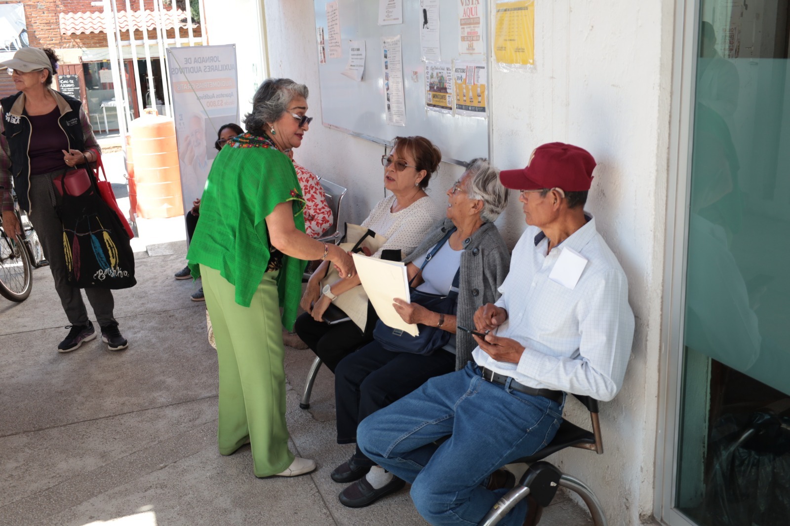 Más de 50 adultos mayores reciben audiometrías gratuitas en San Pedro Cholula