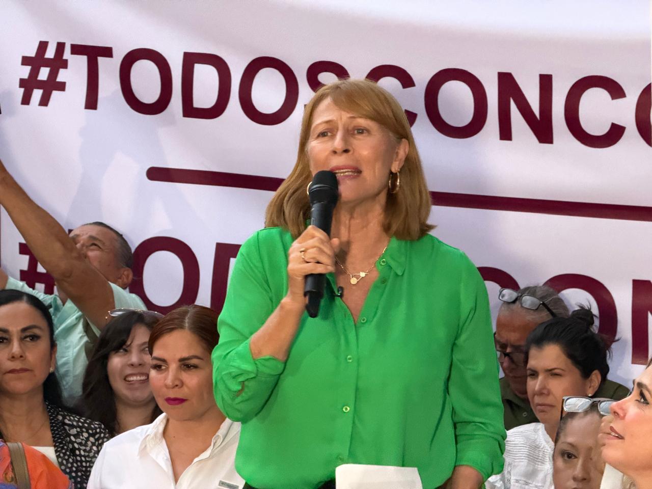 Tatiana Clouthier exige a Morena quitar a Clara Luz Flores de la candidatura en Nuevo León