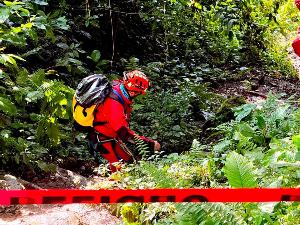 Clima frena rescate en Chichicazapan: Tras 12 horas de labor, cuerpos siguen atrapados en la cueva