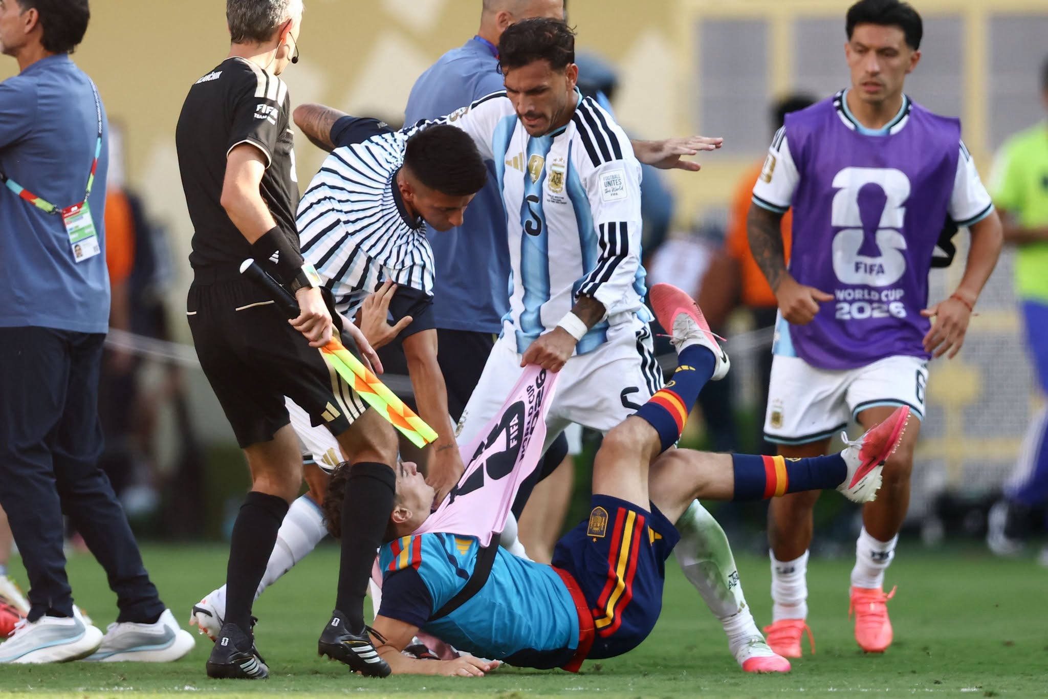 Sancionan con 10 partidos a Leandro Paredes y multan a la AFA tras la final del Mundial 2026