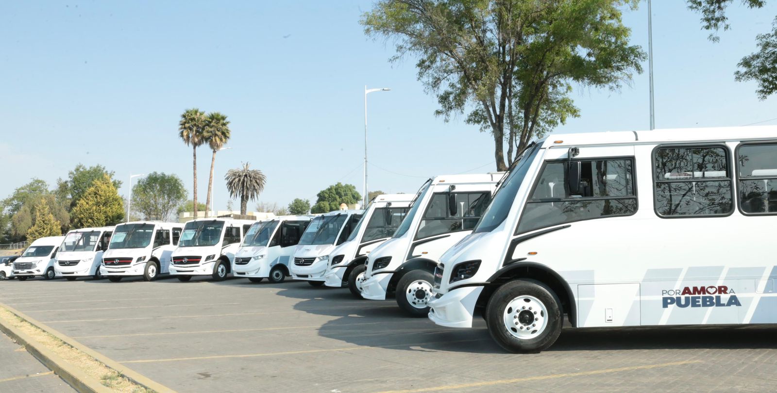 Puebla suma más de 6 mil unidades renovadas de transporte público; entregan 42 nuevos vehículos