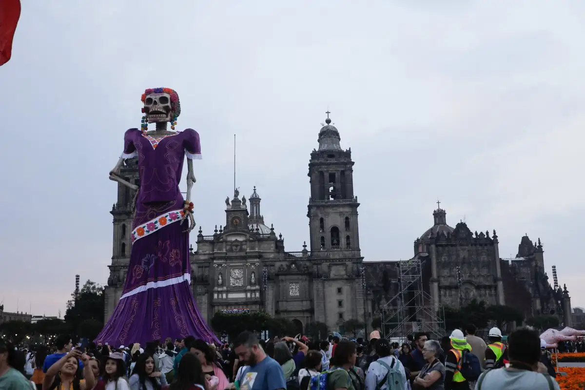 Catrina monumental del Zócalo obtiene el Récord Guinness como la más alta del mundo; estará hasta el 2 de noviembre
