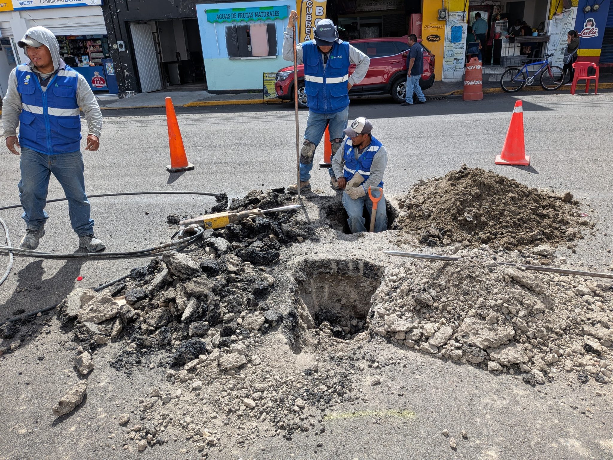 Denuncia Gobierno de Armenta a Agua de Puebla por destrozar pavimento nuevo