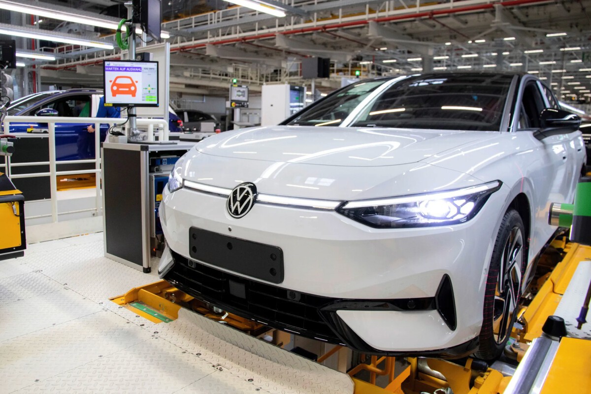 Volkswagen aprueba plan para eliminar 50 mil empleos; futuro de Seat sigue sin definirse