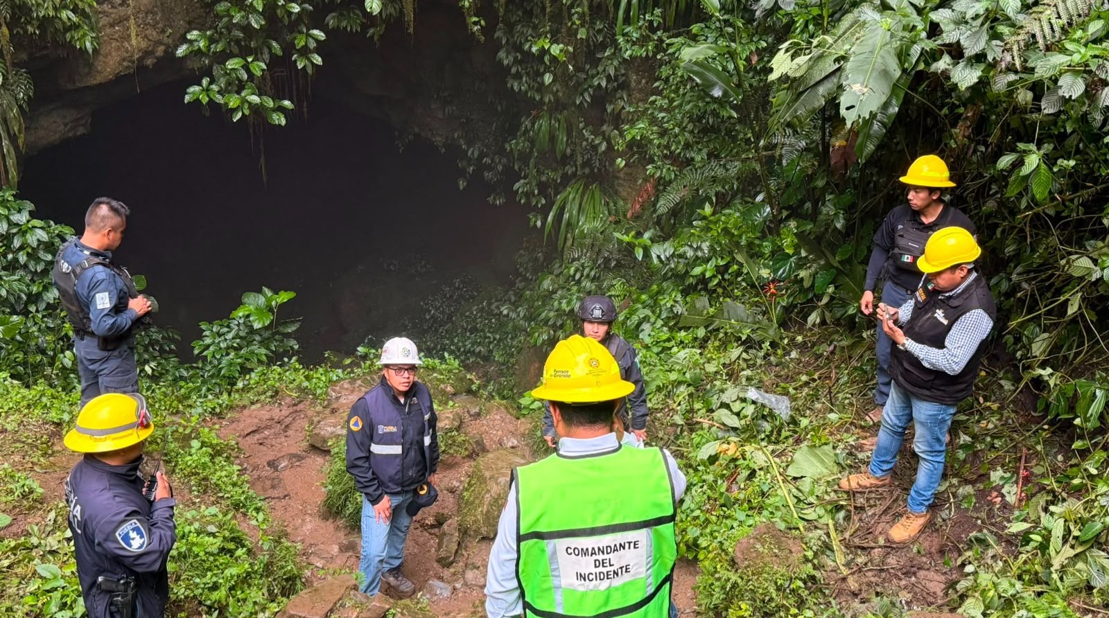 A tres semanas de la tragedia, los 3 cuerpos de la familia Peña siguen atrapados en la gruta de Chichicazapan
