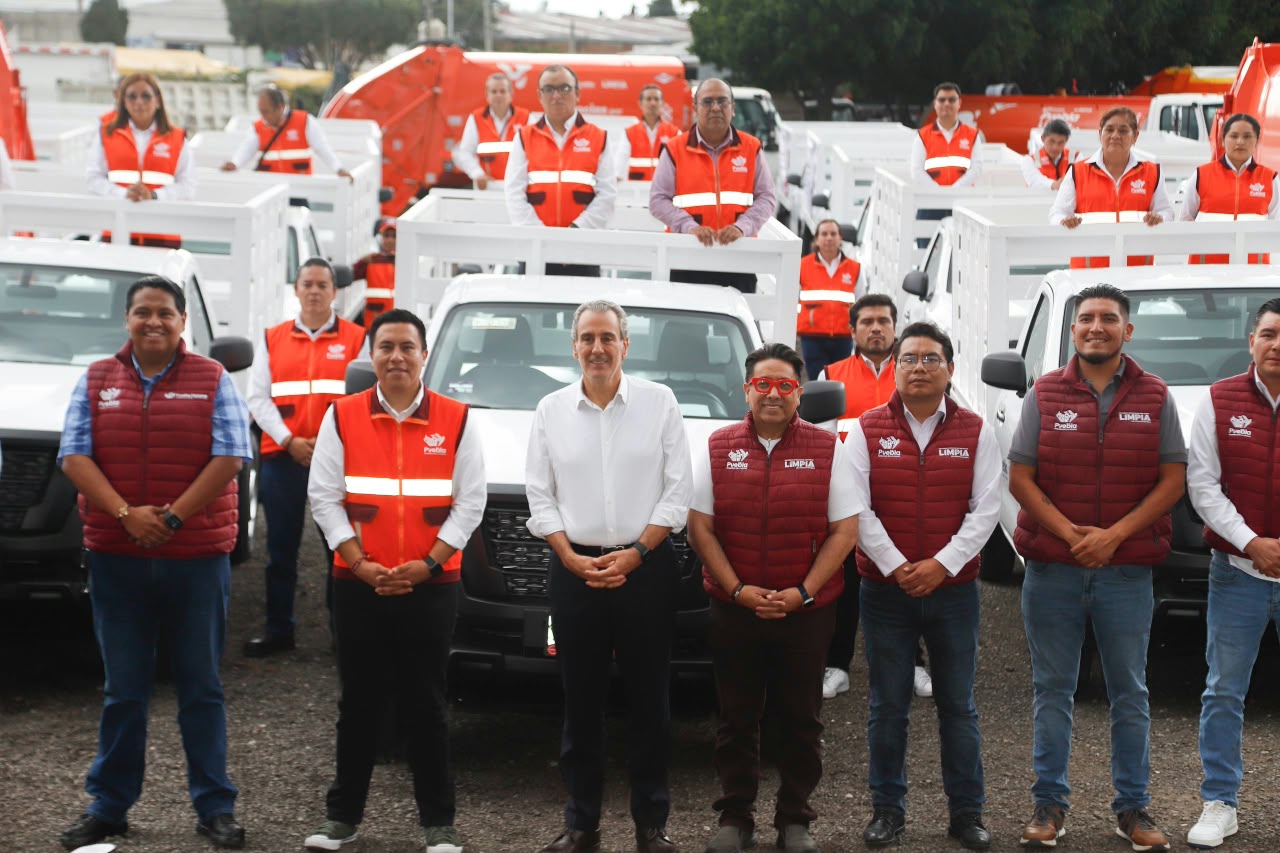Ayuntamiento de Puebla entrega 23 nuevas unidades al OOSL para reforzar la recolección de basura