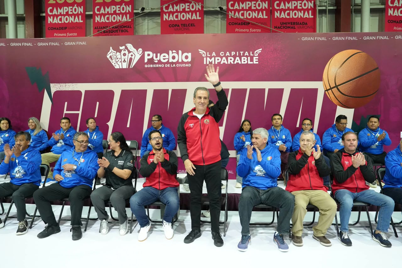 Pepe Chedraui acompaña a jóvenes deportistas en la final estatal de la Liga Telmex-Telcel de Básquetbol 2026