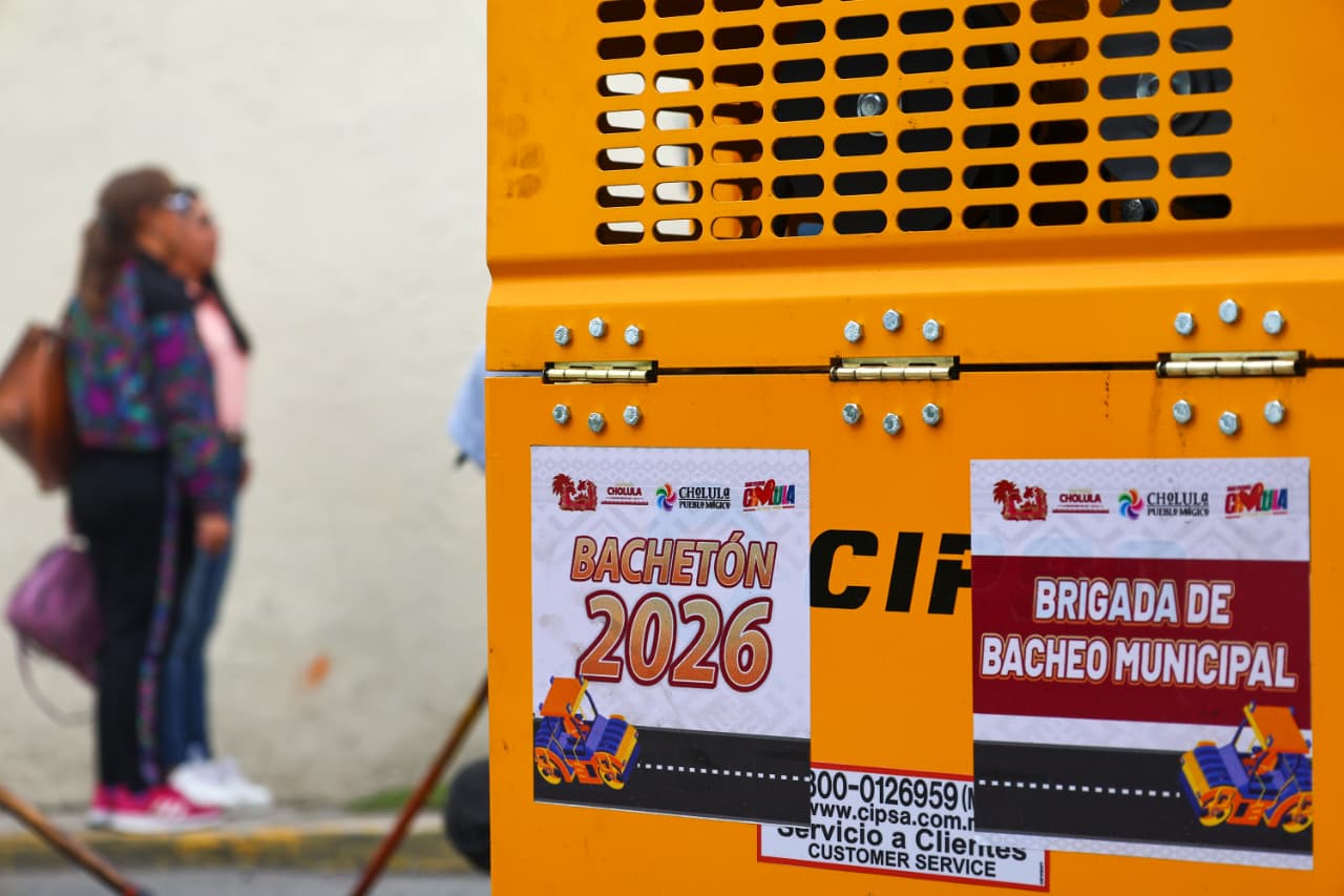 Activan tres módulos simultáneos de bacheo en barrios y juntas auxiliares de San Pedro Cholula
