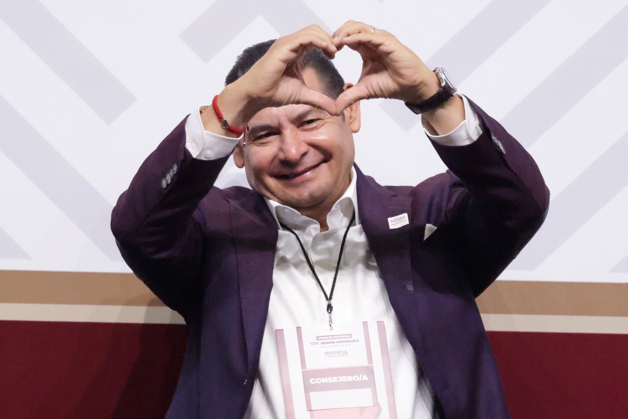 Alejandro Armenta llama a la unidad en Morena y desmarca a su gobierno de disputas partidistas rumbo a 2027