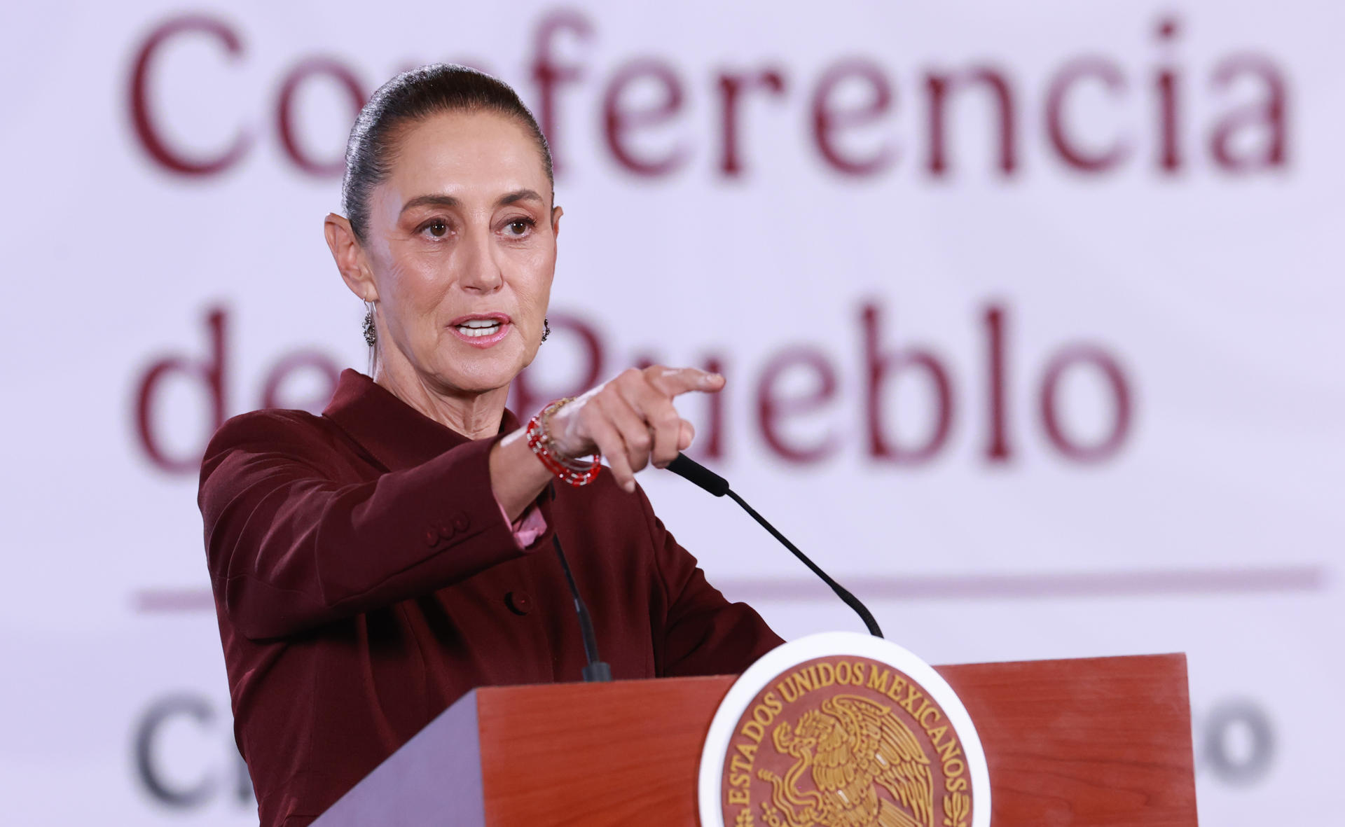 Estados Unidos reconoce a Sheinbaum por combatir al narcoterrorismo, pero advierte que persisten problemas