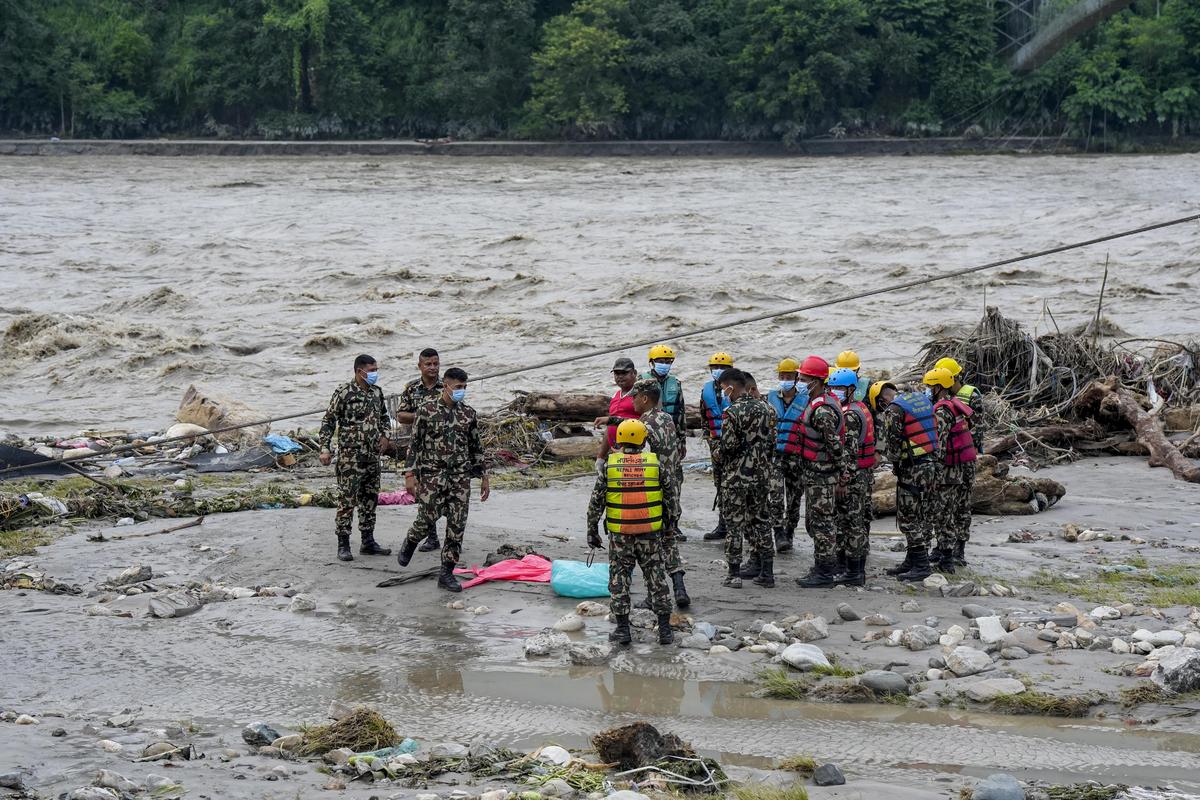 Aluvión en Nepal deja 676 muertos y casi 3 mil desaparecidos