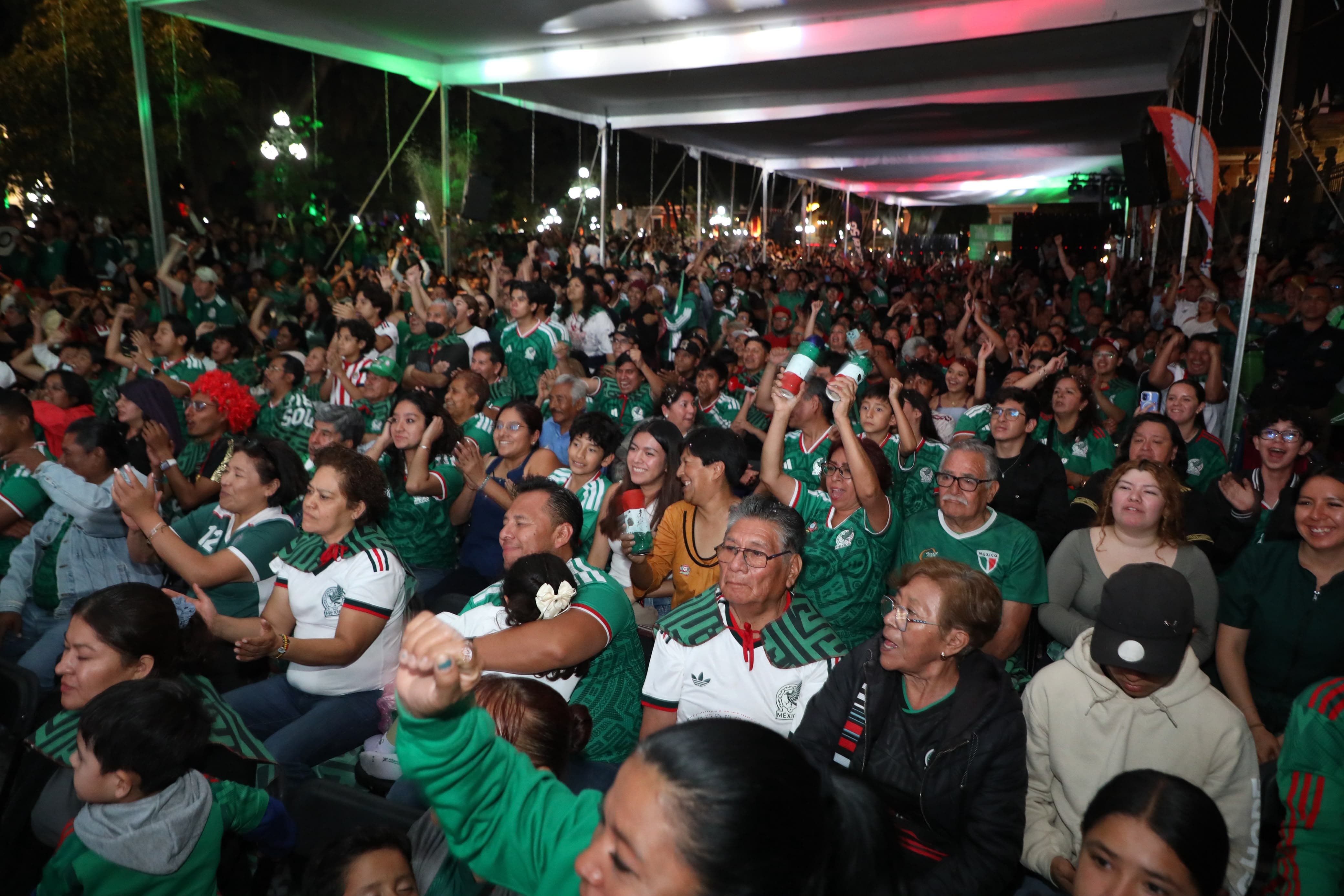 Éxito en el Zócalo capitalino: 100 mil aficionados vivieron el Mundial con las pantallas de Pepe Chedraui