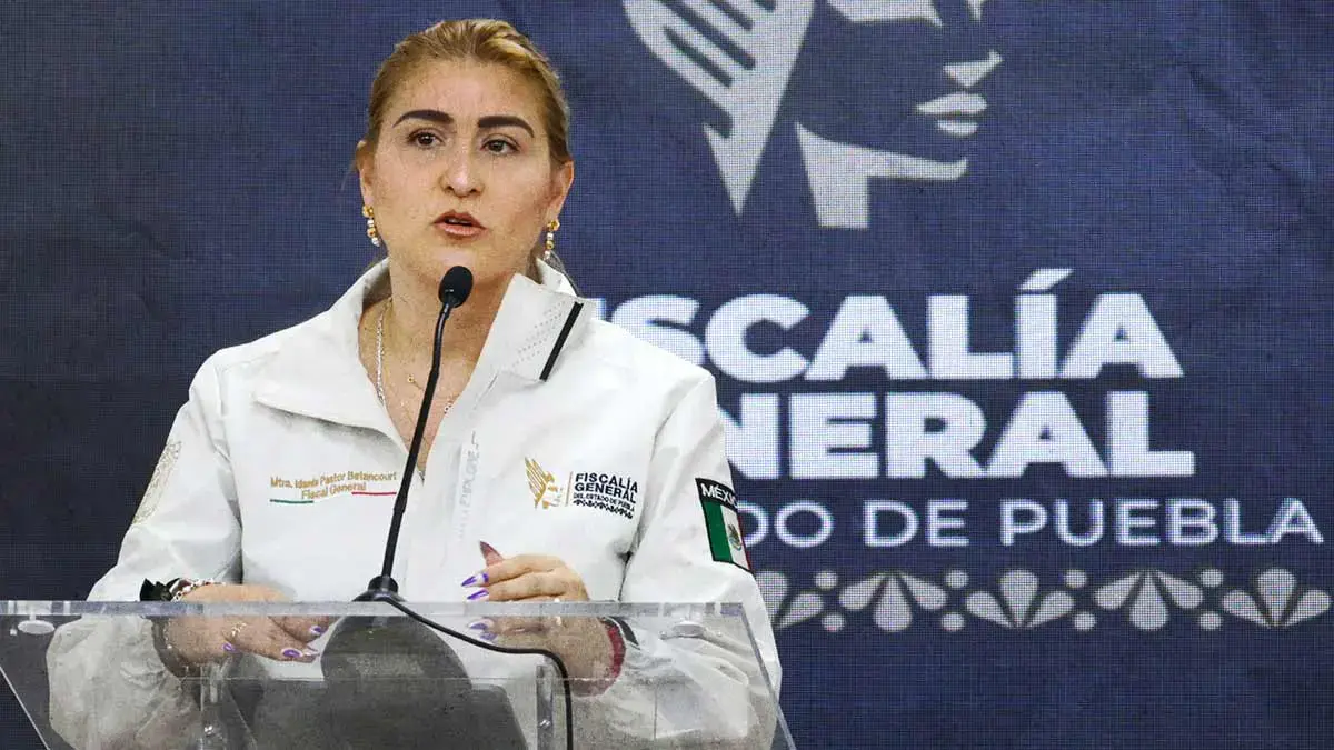 Emiten fichas rojas de Interpol contra la falsa cirujana de la clínica "Detox" y su hijo