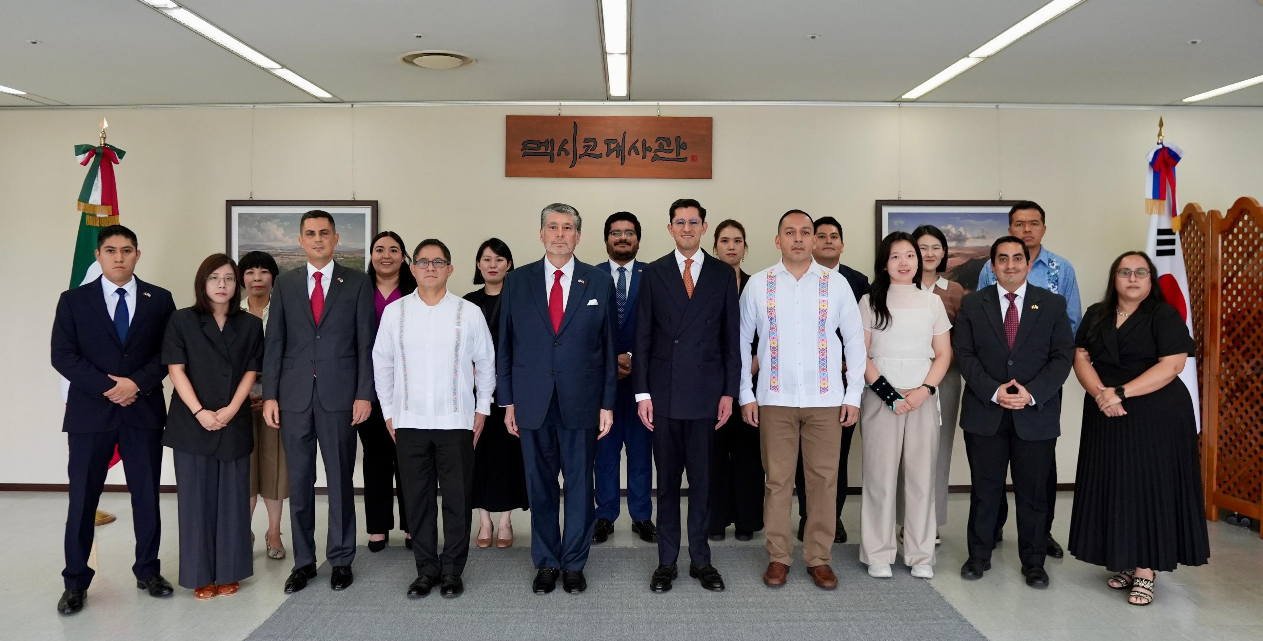 Roberto Velasco busca fortalecer inversión y cooperación entre México y Corea del Sur