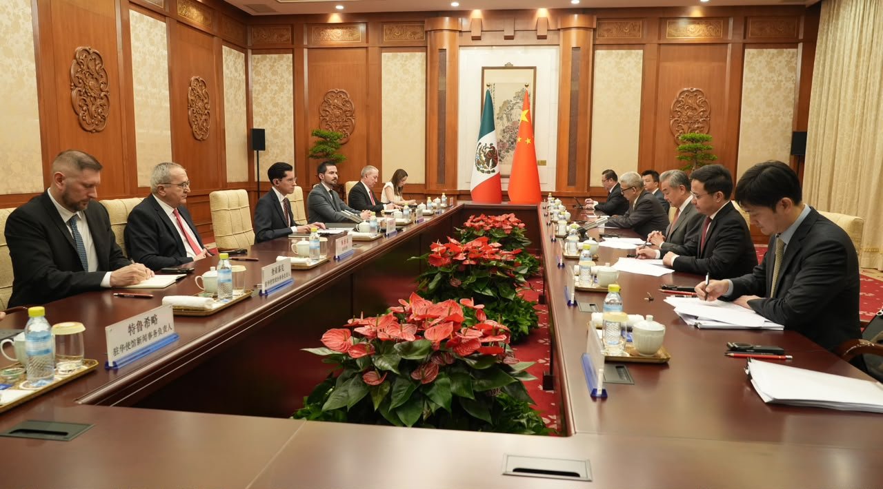México y China buscan fortalecer cooperación en medio de tensiones comerciales con Estados Unidos