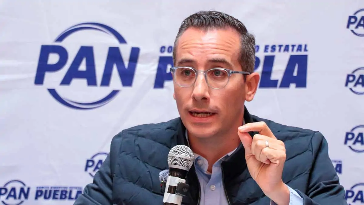Mario Riestra defiende al edil de Tlaola tras hallazgo de granja de criptomonedas y niega uso de "bots" por parte del PAN
