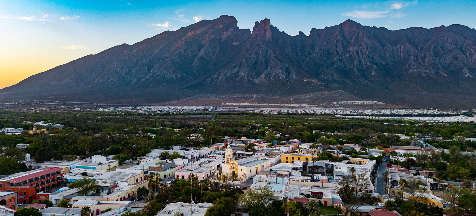 Vecinos de la zona metropolitana de Monterrey reportan olores fétidos y químicos