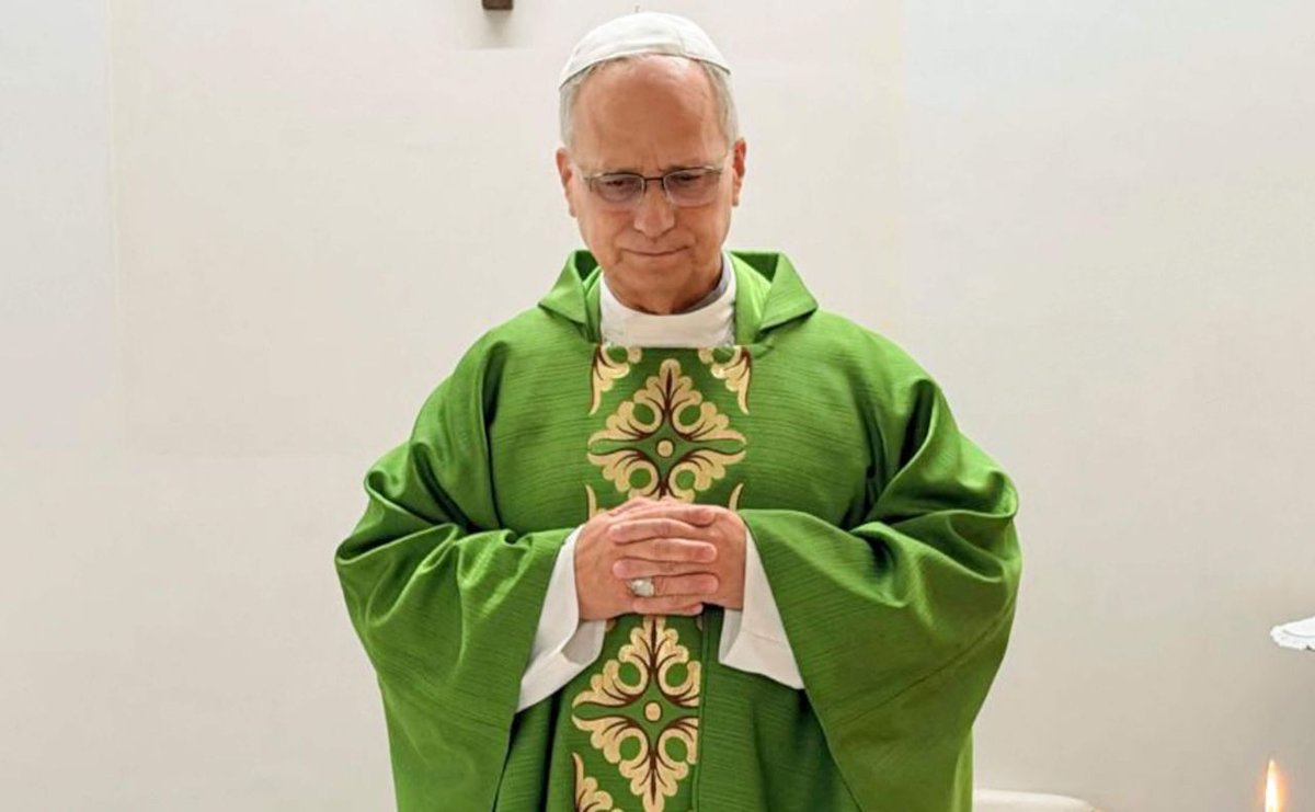 A días de su operación por cáncer de pulmón, el Papa León XIV oficia misa desde el hospital