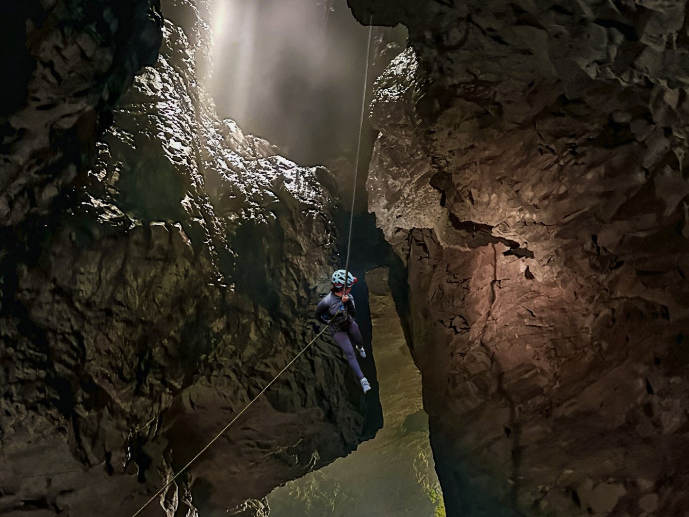 Atrapados bajo tierra; buscan a cuatro turistas en las grutas de Cuetzalan tras tormenta