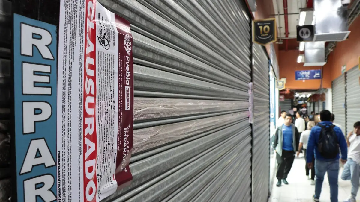 Clausuran 14 locales de la Plaza de la Tecnología en Puebla por mercancía sin acreditar