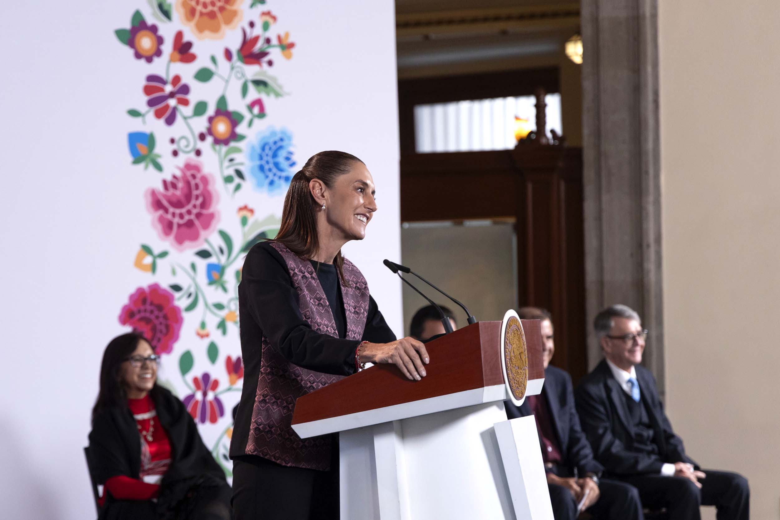 Sheinbaum propone pagos digitales con CURP biométrica para contratar servicios financieros