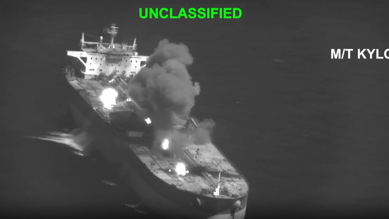 Estados Unidos destruye cinco petroleros iraníes tras nuevos ataques contra buque de guerra