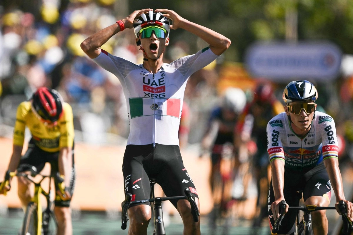 Isaac del Toro hace historia al ganar en la segunda etapa del Tour de Francia; segundo mexicano en realizar una victoria parcial