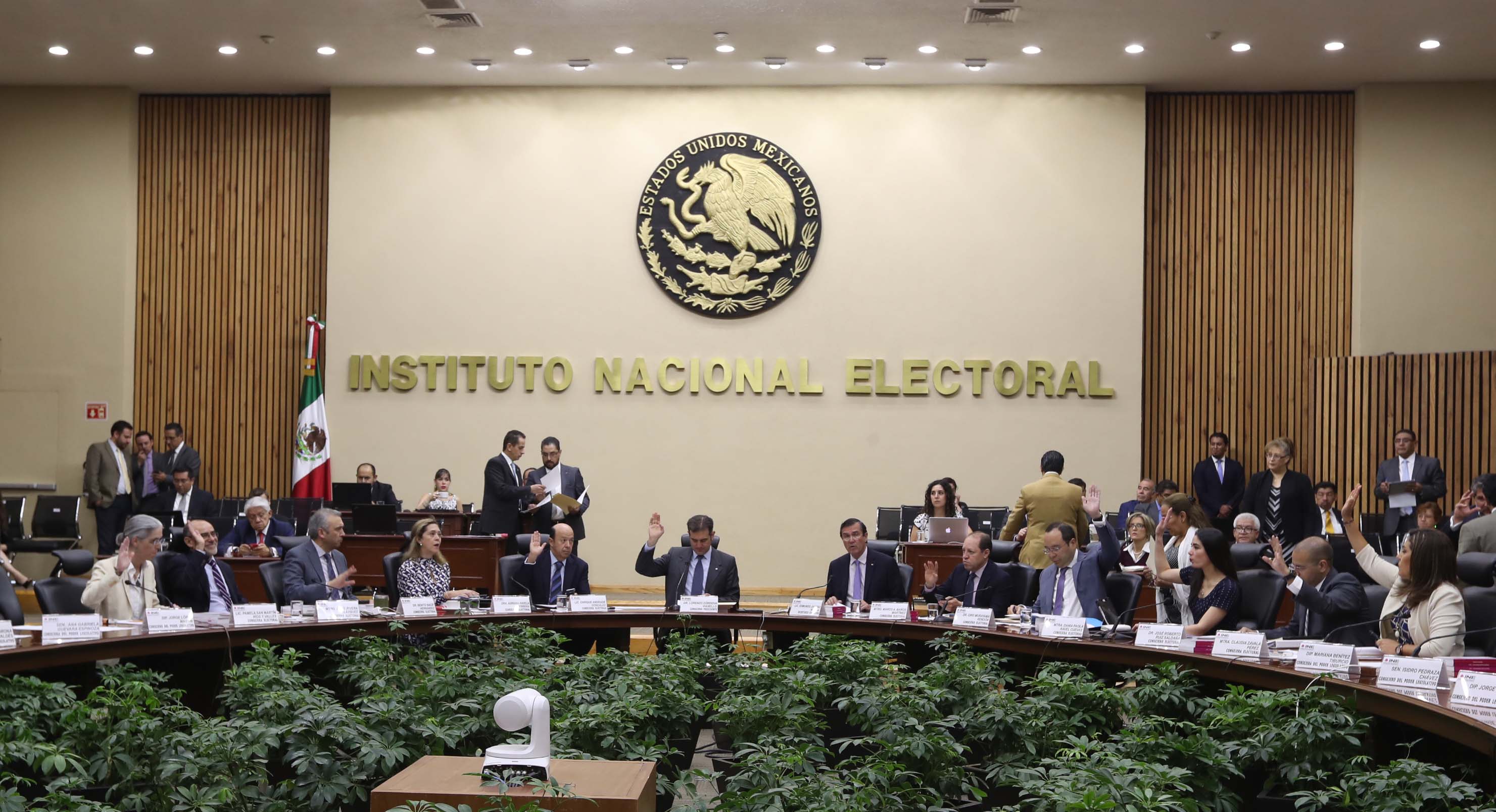 INE acorrala a Somos México: le exige cambiar nombre, logo y color antes del 30 de agosto
