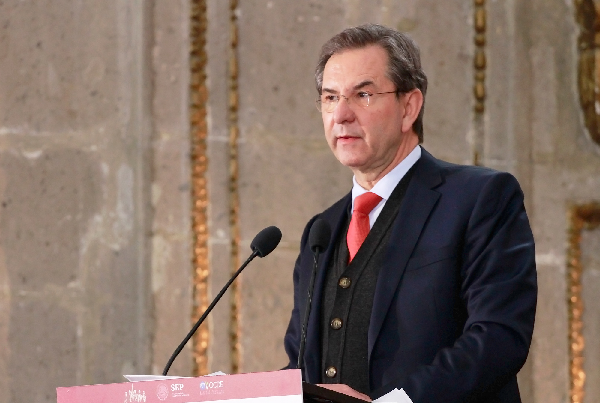 Claudia Sheinbaum propone a Esteban Moctezuma como embajador de México ante Bélgica y la Unión Europea