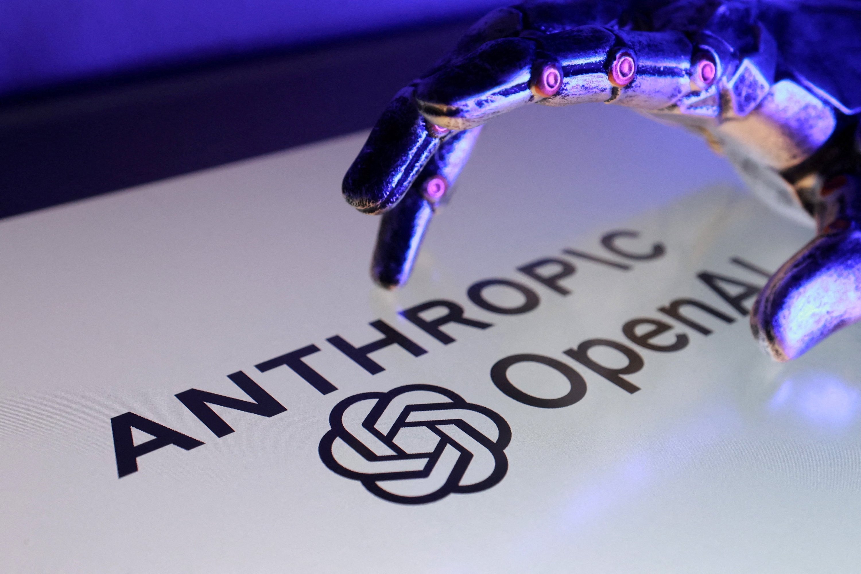 Ingeniero de Anthropic renuncia y acusa a OpenAI y Anthropic de “jugar con nuestras vidas”