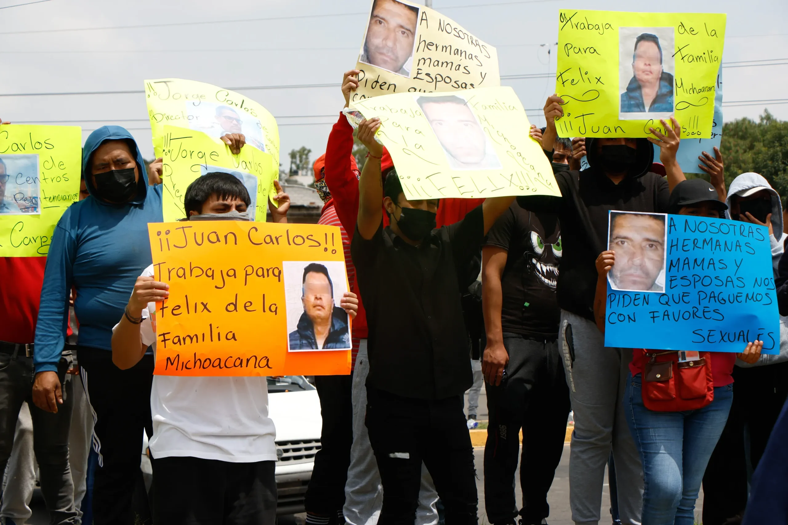 Protestan familiares fuera del Penal de San Miguel por extorsiones y cobro de piso; SSP asegura que indagará anomalías