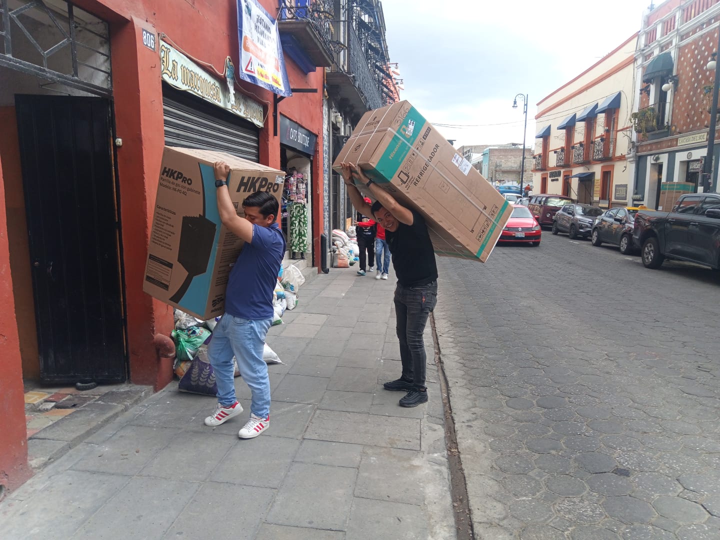 Continúa gobierno de Pepe Chedraui con la entrega de enseres a damnificados por lluvias