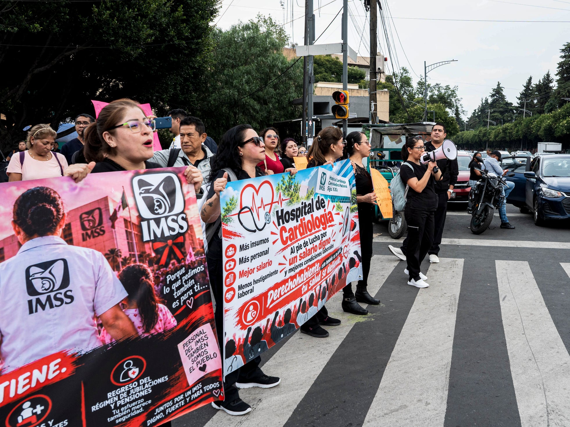 Trabajadores del IMSS alistan megamarcha nacional; exigen aumento salarial del 10%