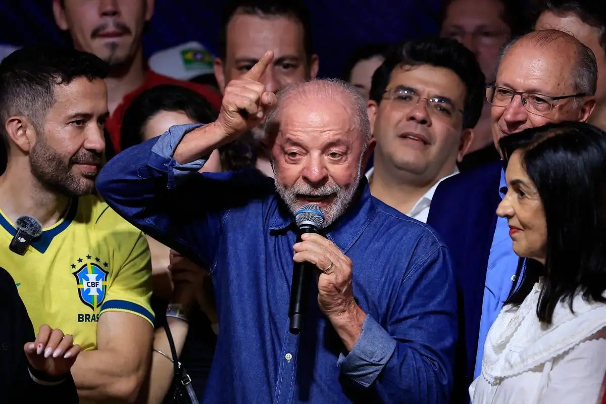 Putin, Modi y otros líderes felicitan a Lula por su reelección en Brasil; Trump y Milei guardan silencio