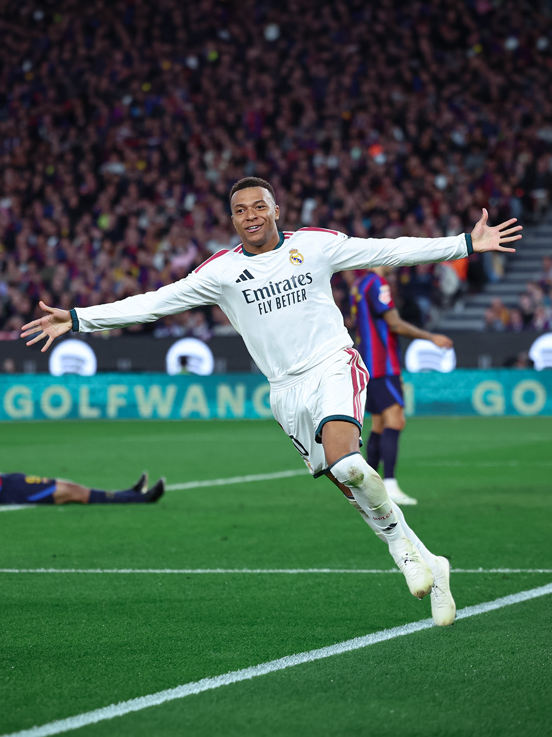 Sin Vini ni Courtois: Real Madrid asalta el Camp Nou con doblete de Mbappé y aprieta LaLiga