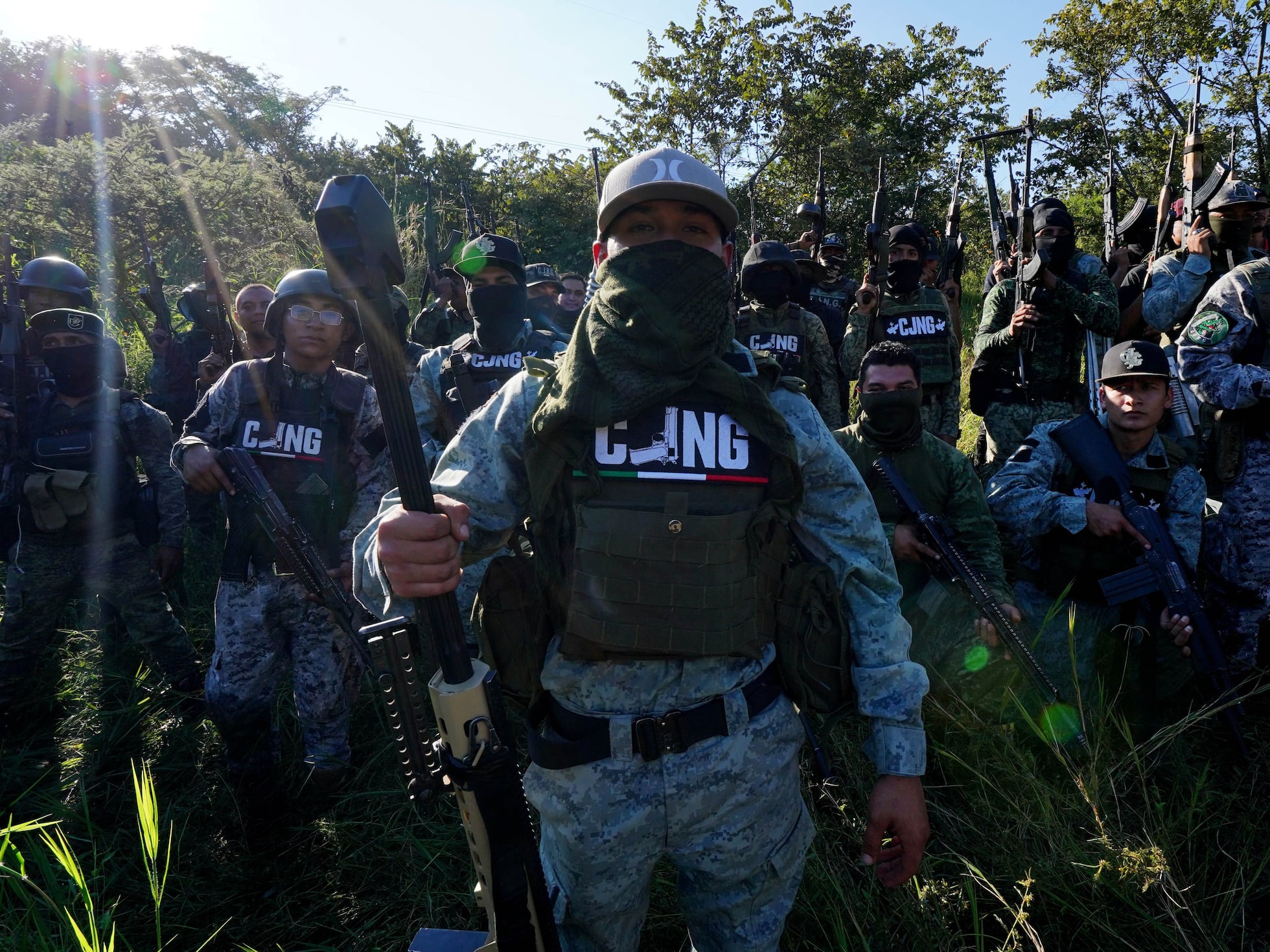 Estados Unidos acusa a cuatro mexicanos del CJNG de narcoterrorismo y tráfico de armas; fueron detenidos en República Checa