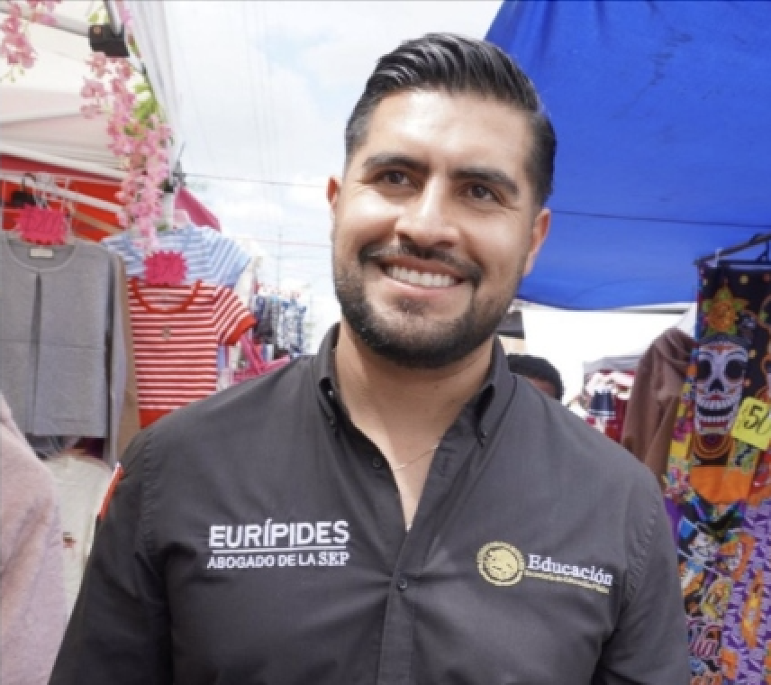 Eurípides Flores busca candidatura de Morena a diputación federal por Puebla capital
