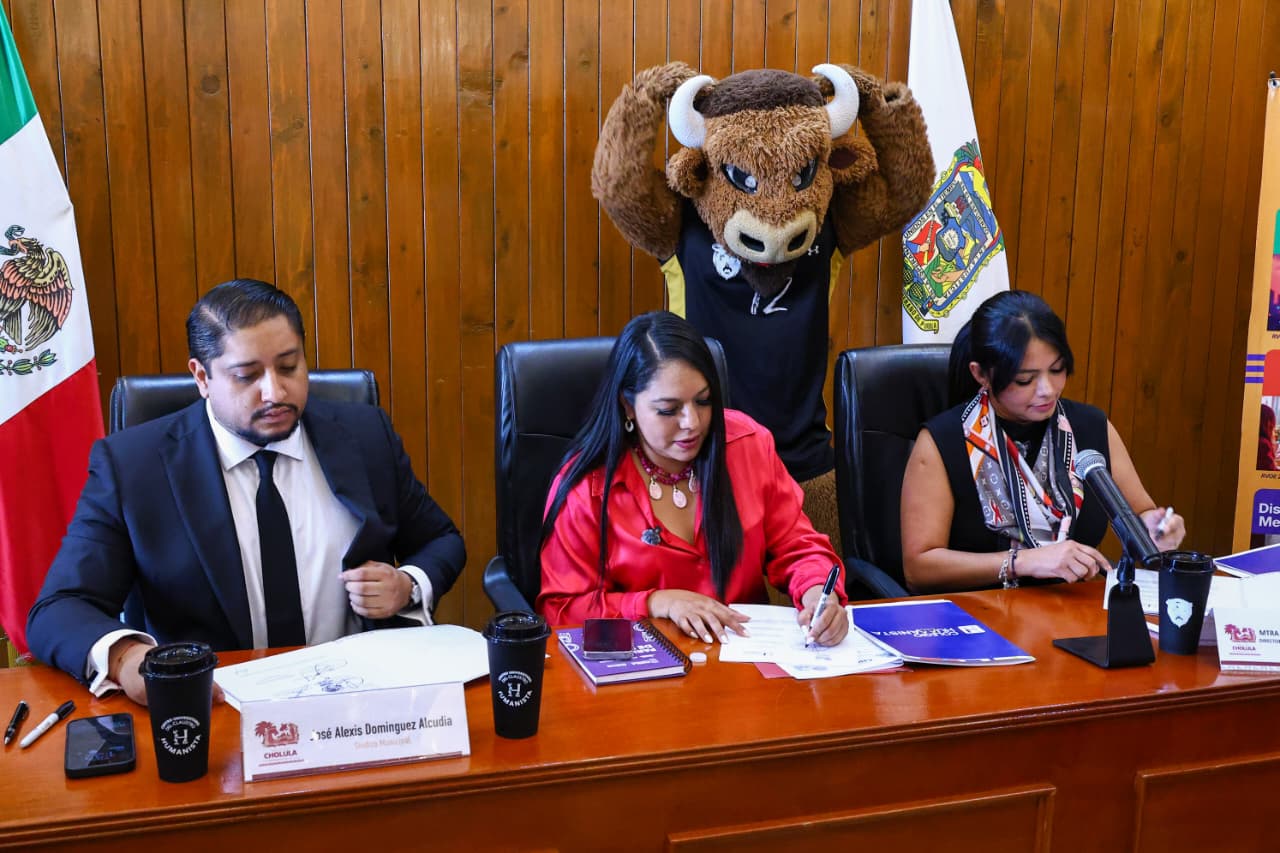 Beneficiarán a jóvenes de San Pedro Cholula con becas universitarias en el Claustro Humanista
