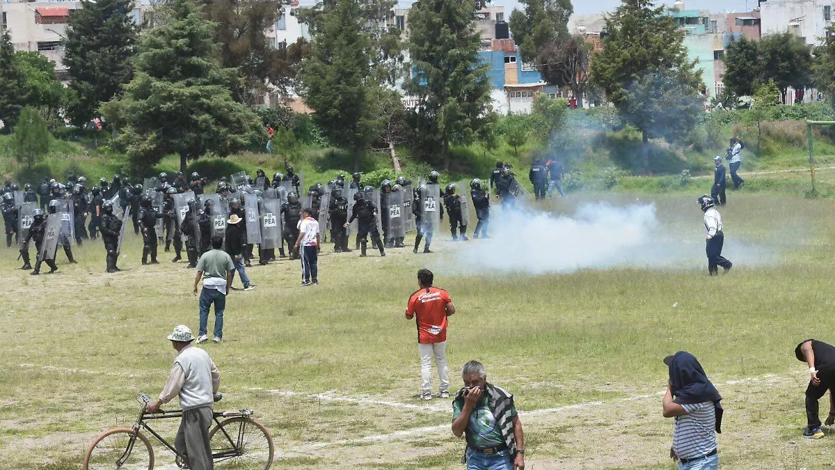 Enfrentamiento en Guadalupe Ixcotla por obras del IMSS deja detenidos y lesionados