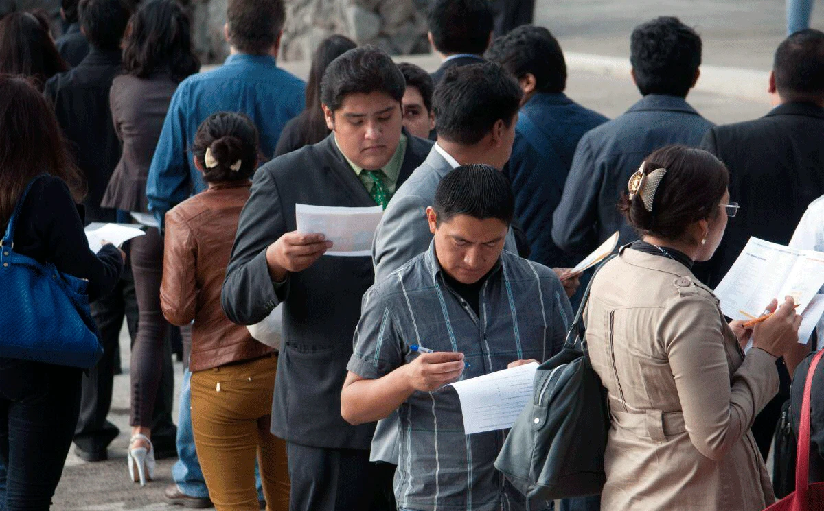 Cifra de jóvenes que buscan empleo en México cae 53% desde 2020; 4.5 millones están fuera de la escuela y el trabajo, sugiere estudio