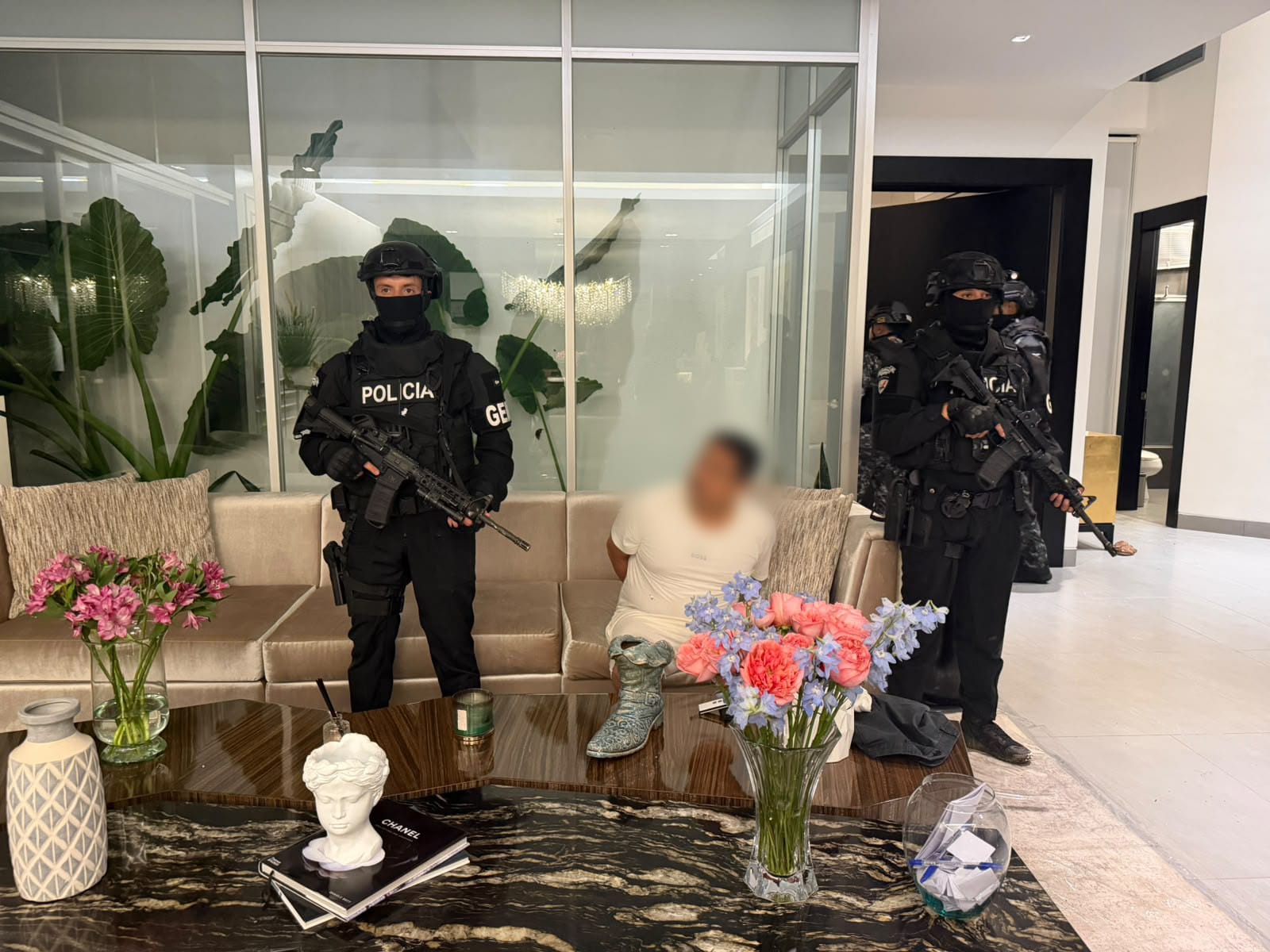 Ecuador desarticula banda vinculada al CJNG y detiene a 30 personas con apoyo de Estados Unidos