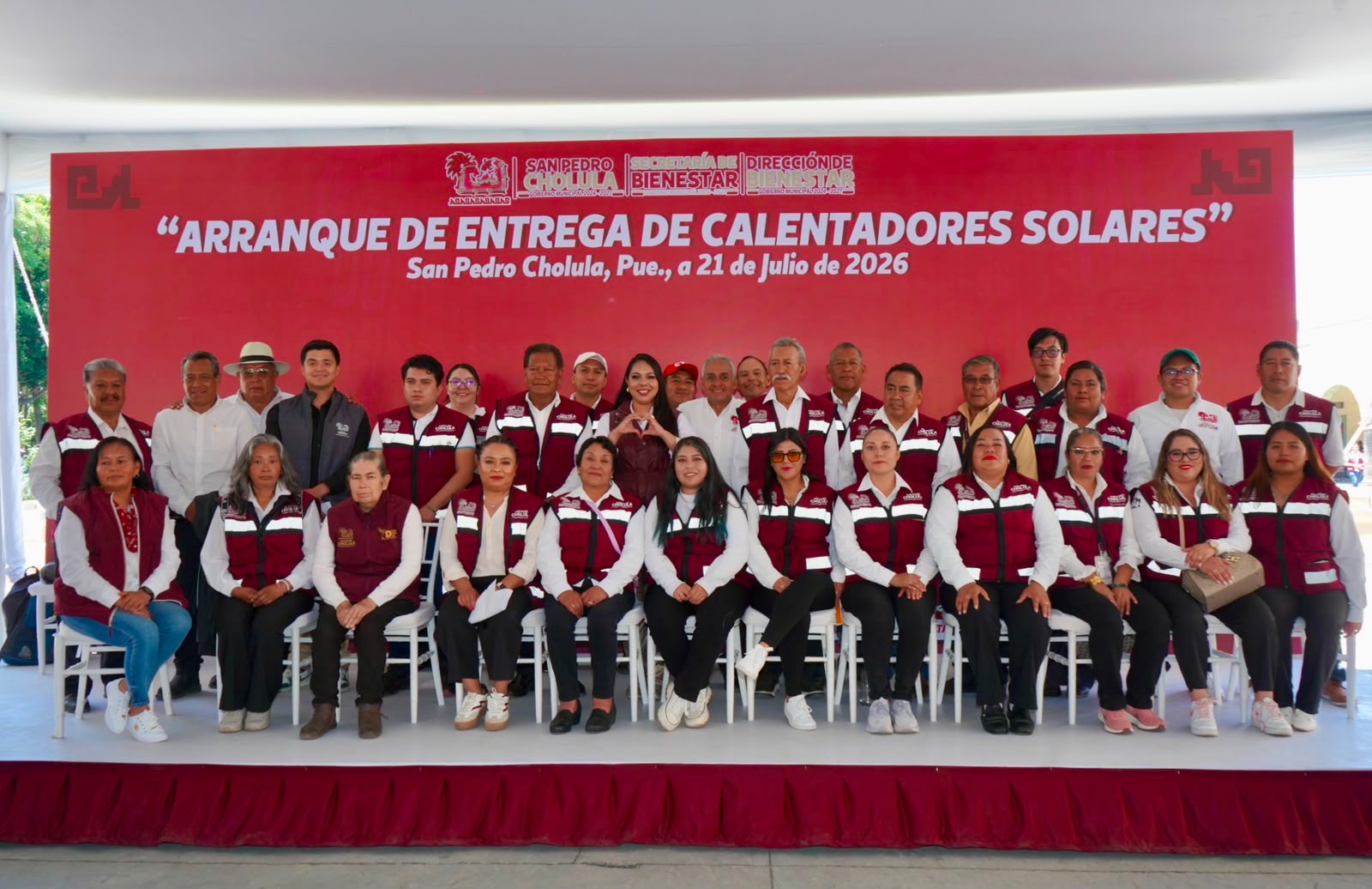 Entrega Tonantzin Fernández 2 mil calentadores solares para beneficiar a familias de Cholula