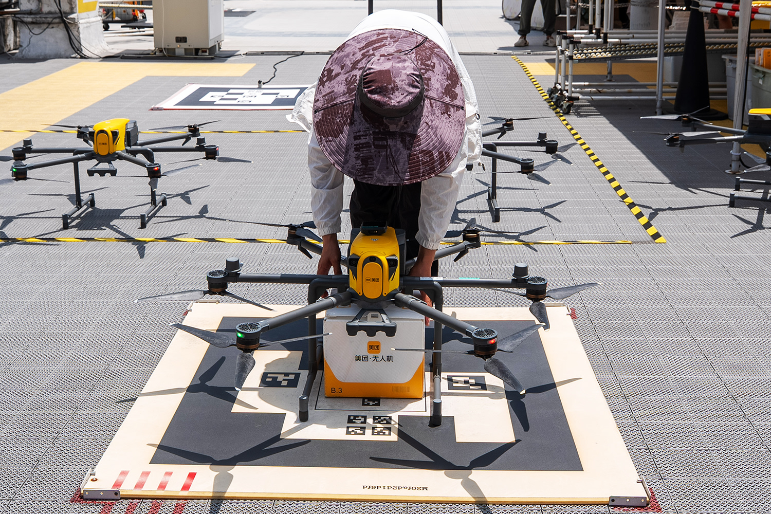 China responde a Estados Unidos con sanciones y restricciones a drones previo a la cumbre entre Xi Jinping y Donald Trump