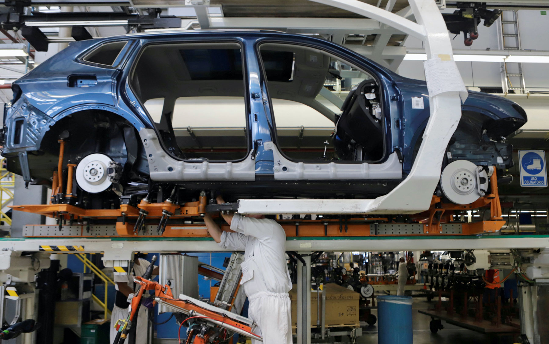 Volkswagen planea masivo recorte global de 100,000 empleos